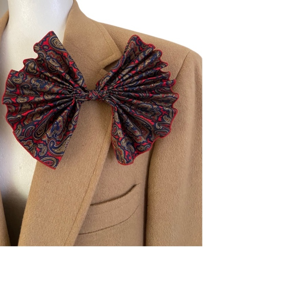 Vintage | Silk Paisley Pleated Lapel/Collar Bow - Picture 9 of 13